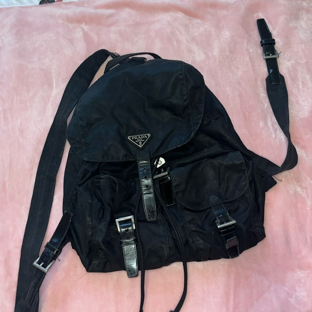 💯 Authentic Prada Knapsack, Very used condition, broken strap